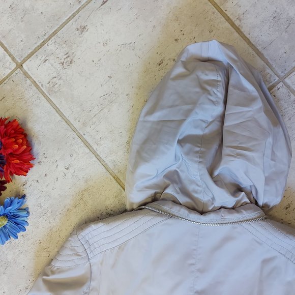 Beige wind jacket BCBG - Picture 5 of 11